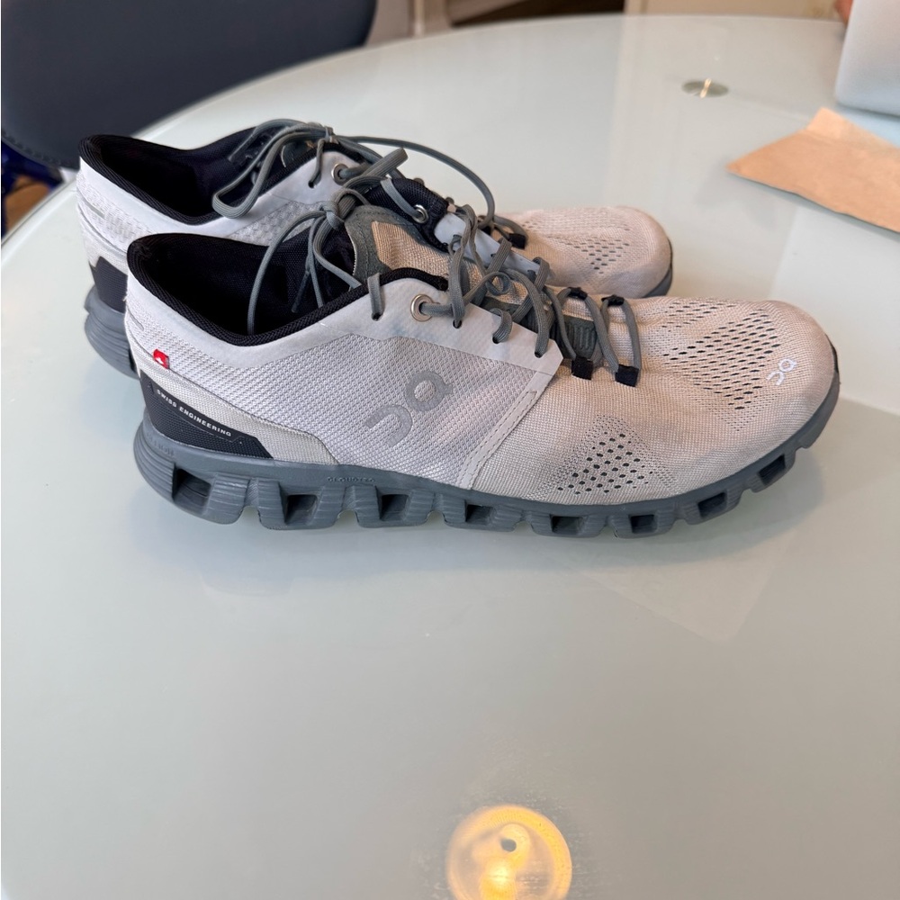 On Running Men's Light Gray Athletic Shoes
